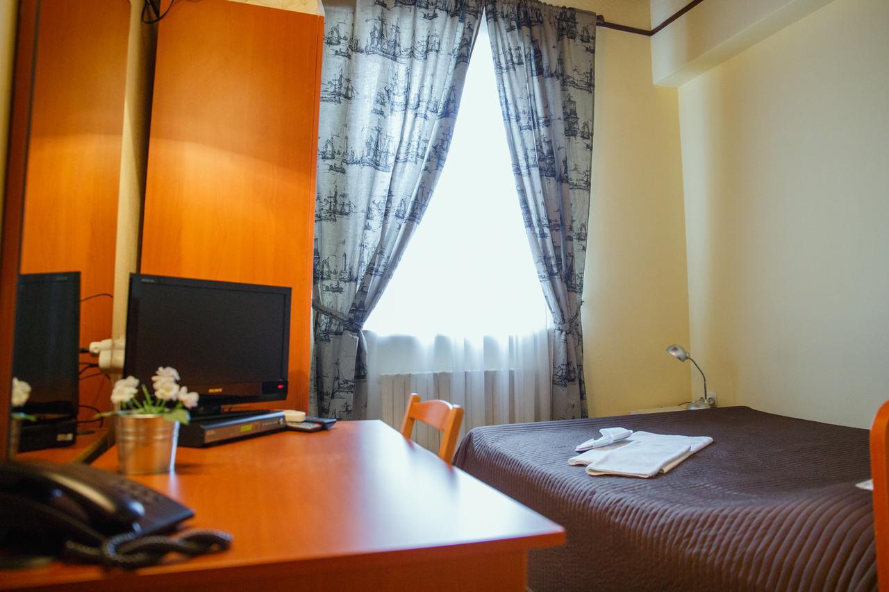 Mini Hotel Venezia Atyrau Ngoại thất bức ảnh