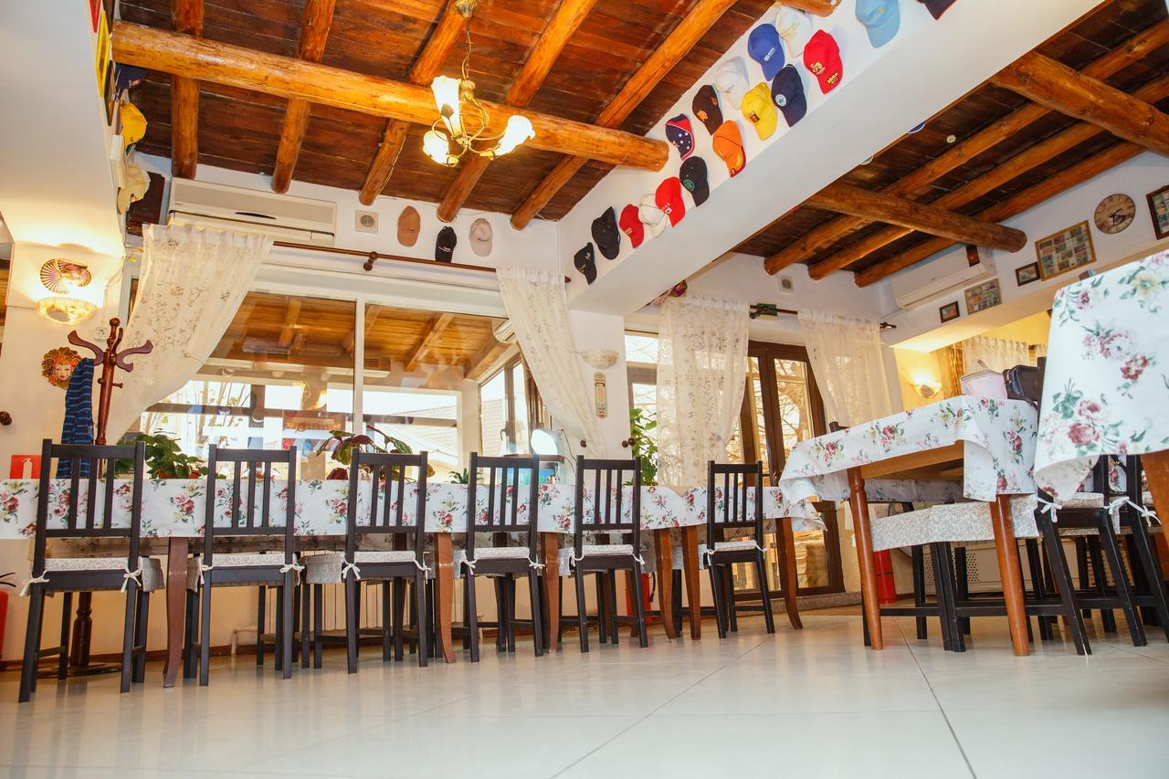 Mini Hotel Venezia Atyrau Ngoại thất bức ảnh