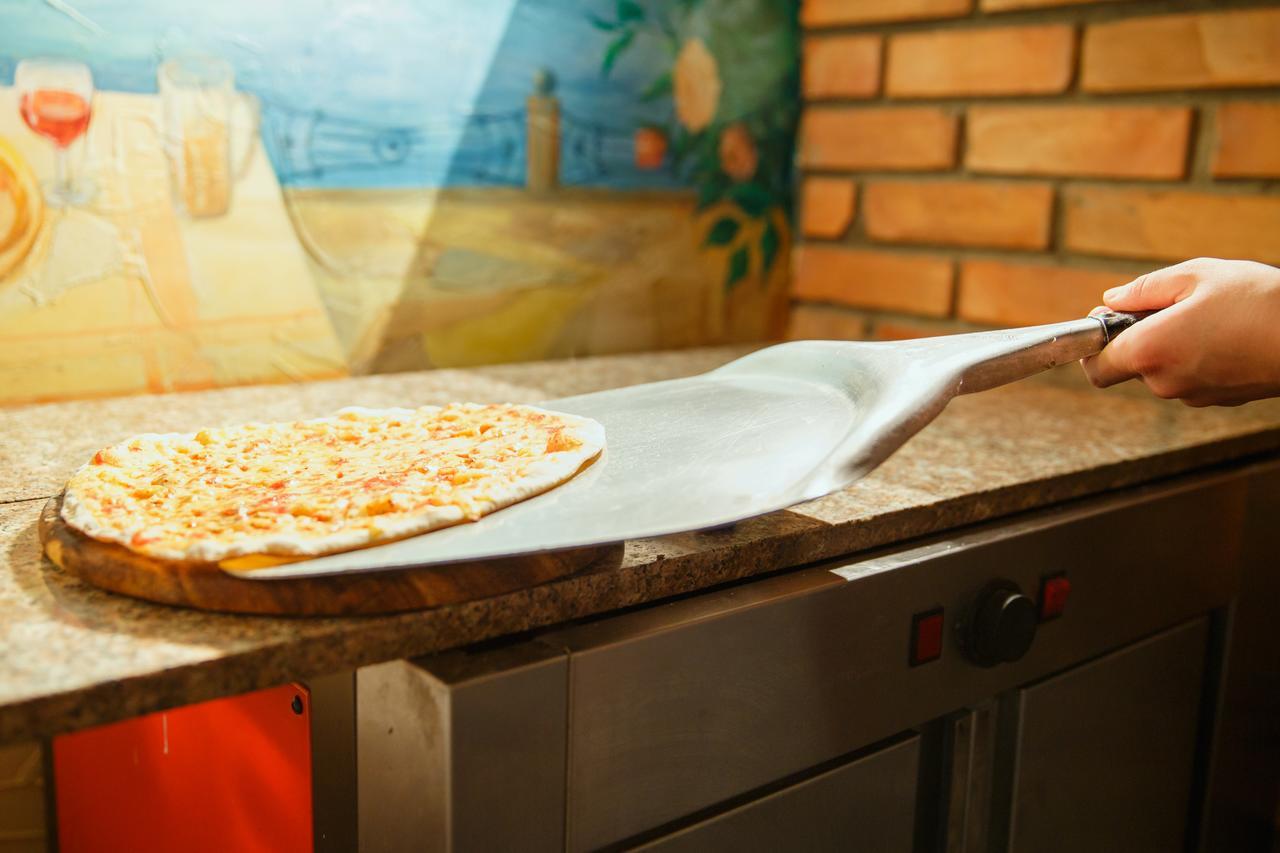 Mini Hotel Venezia Atyrau Ngoại thất bức ảnh
