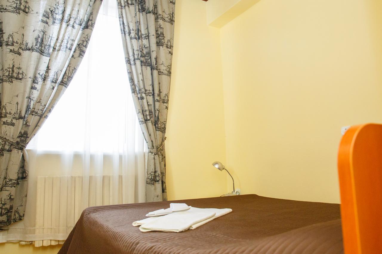 Mini Hotel Venezia Atyrau Ngoại thất bức ảnh