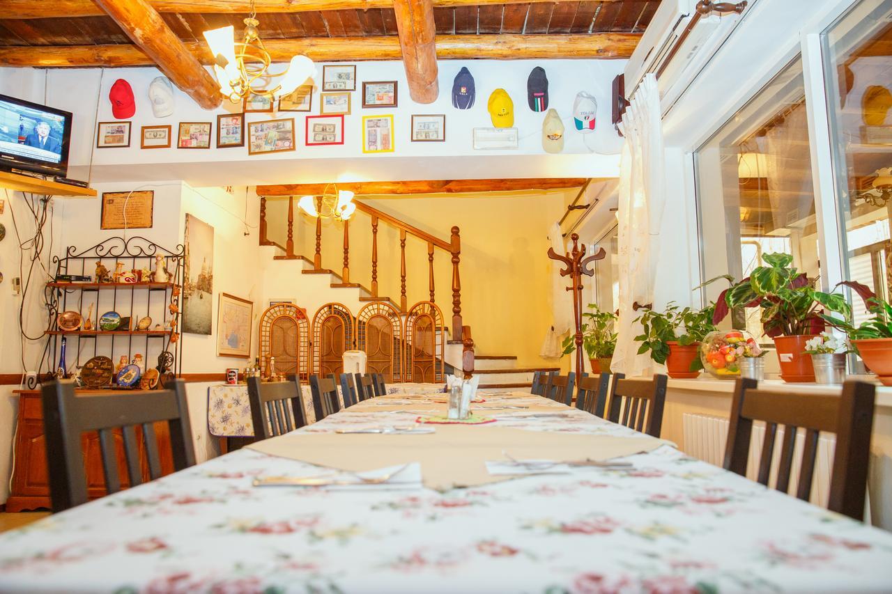 Mini Hotel Venezia Atyrau Ngoại thất bức ảnh