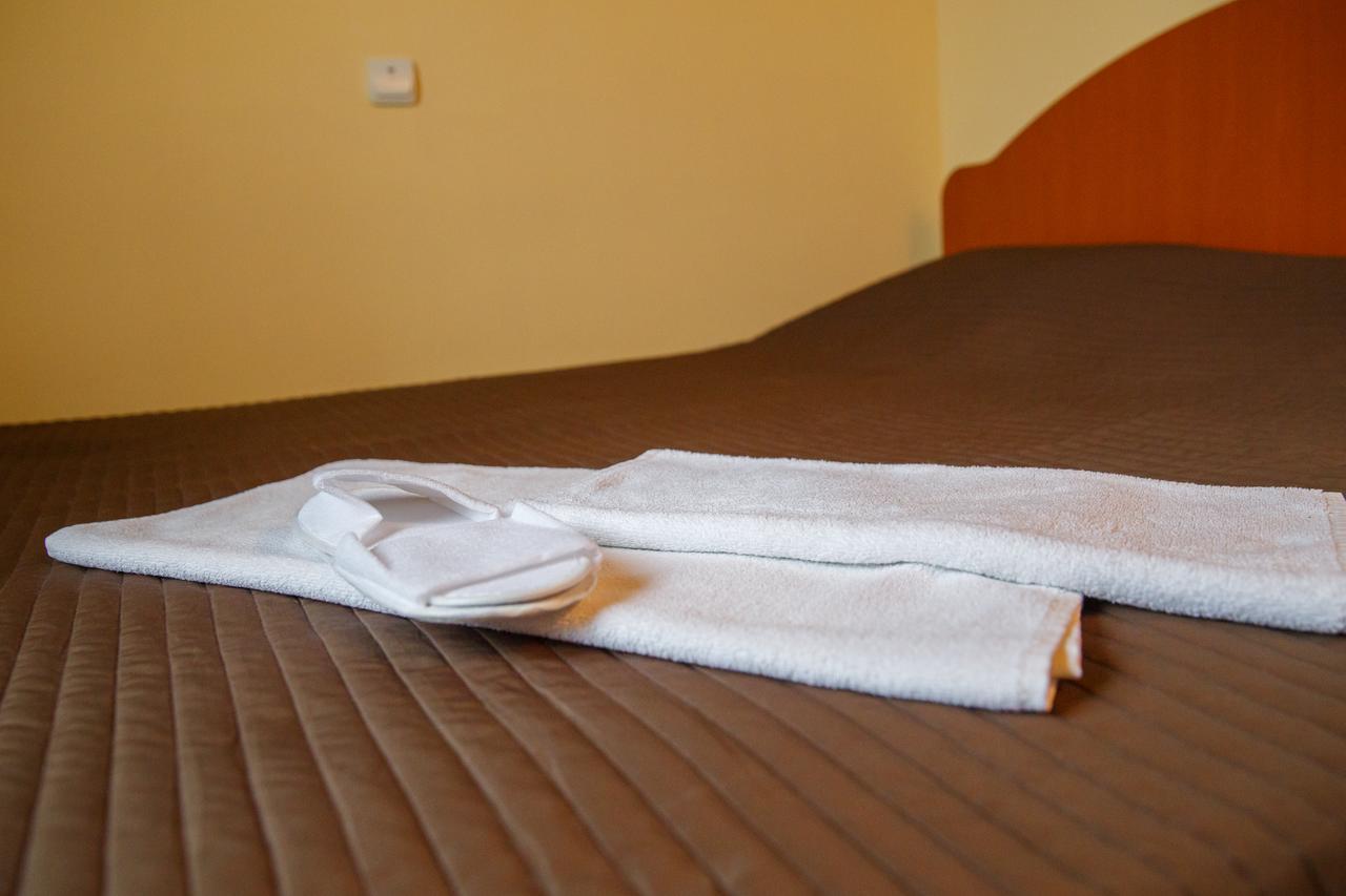 Mini Hotel Venezia Atyrau Ngoại thất bức ảnh
